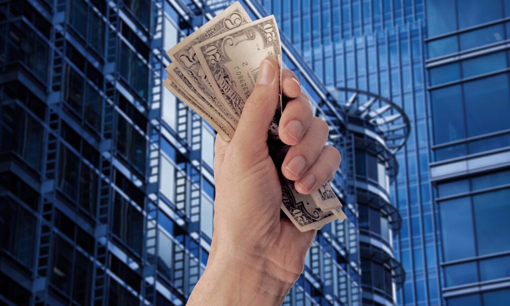 少額投資で急落時に初心者が何をするべきか？